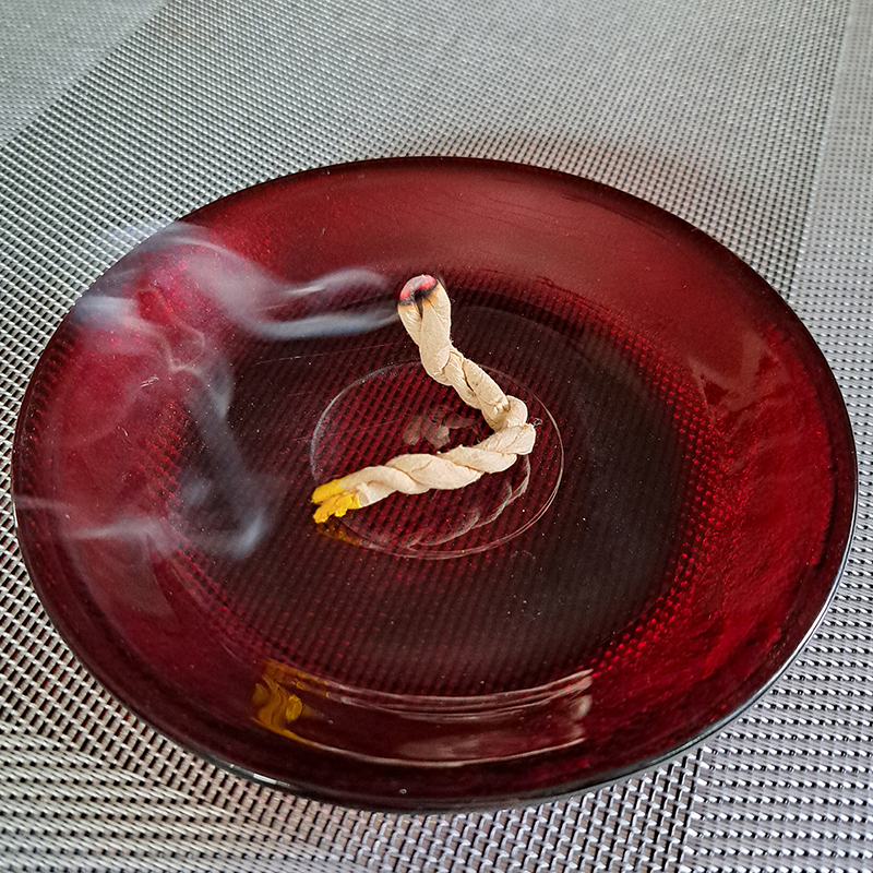 Burning rope incense